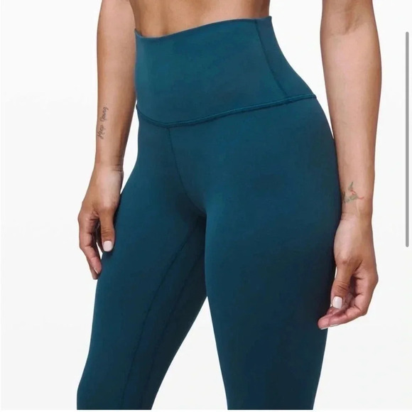 Lululemon Align Crop *21"
Night Diver size 2 - Picture 4 of 7